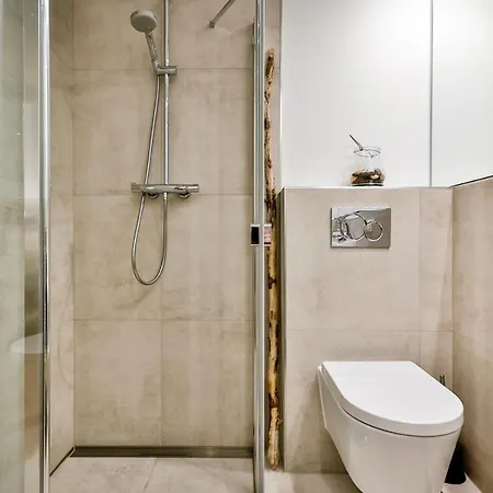 N 1 Apartment *