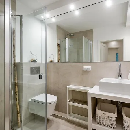 N 1 Apartment *